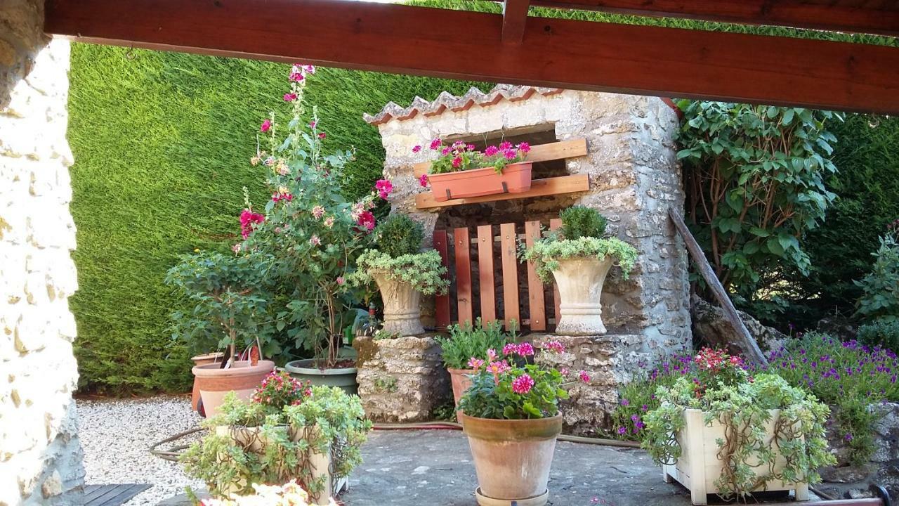 L' Esterlanges Suite Famille 2 Chambres 4 Personnes Proche Puydufou Saint-Vincent-Sterlanges Εξωτερικό φωτογραφία