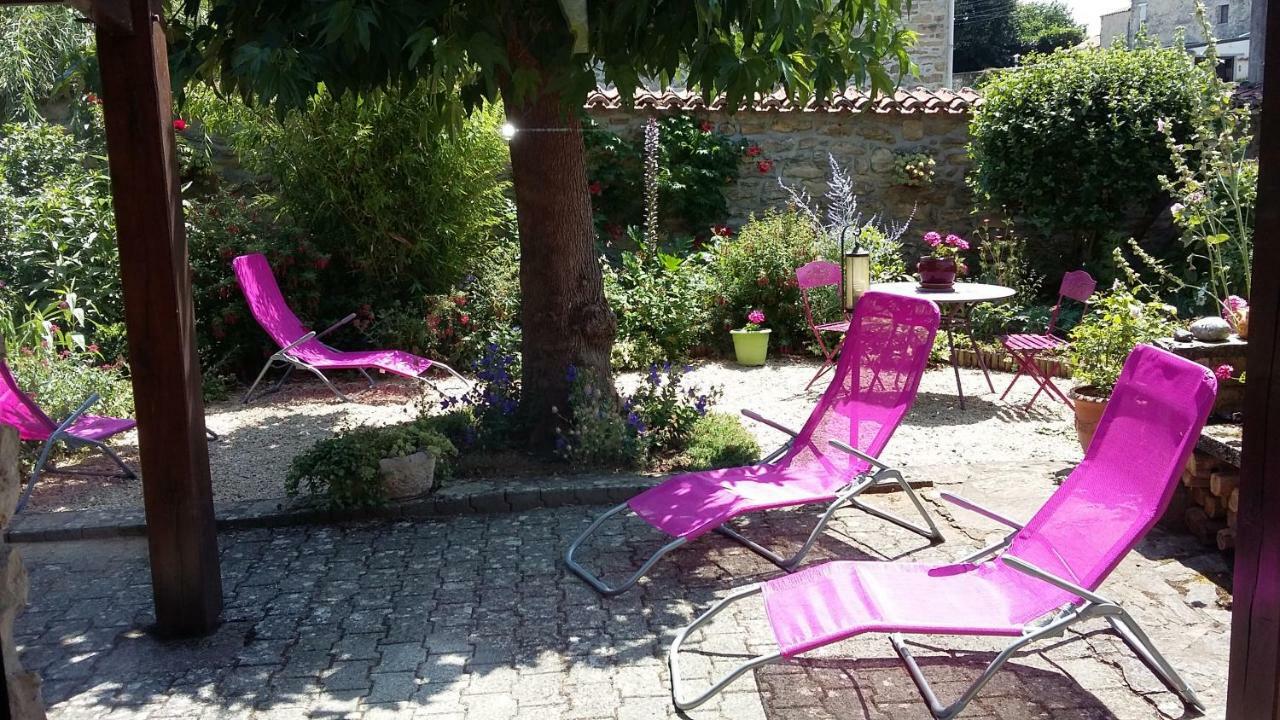 L' Esterlanges Suite Famille 2 Chambres 4 Personnes Proche Puydufou Saint-Vincent-Sterlanges Εξωτερικό φωτογραφία